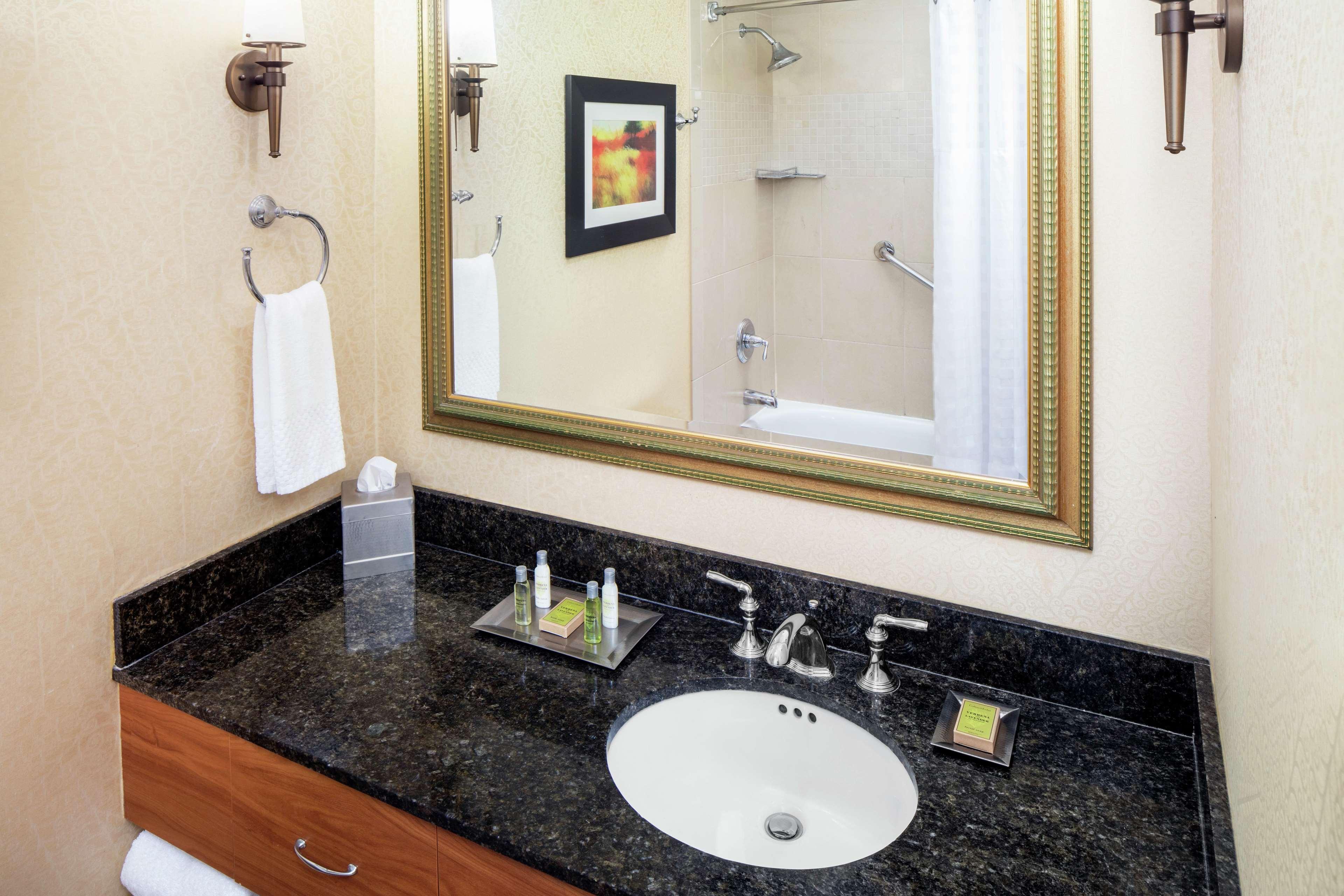 Doubletree By Hilton Cleveland East Beachwood Εξωτερικό φωτογραφία