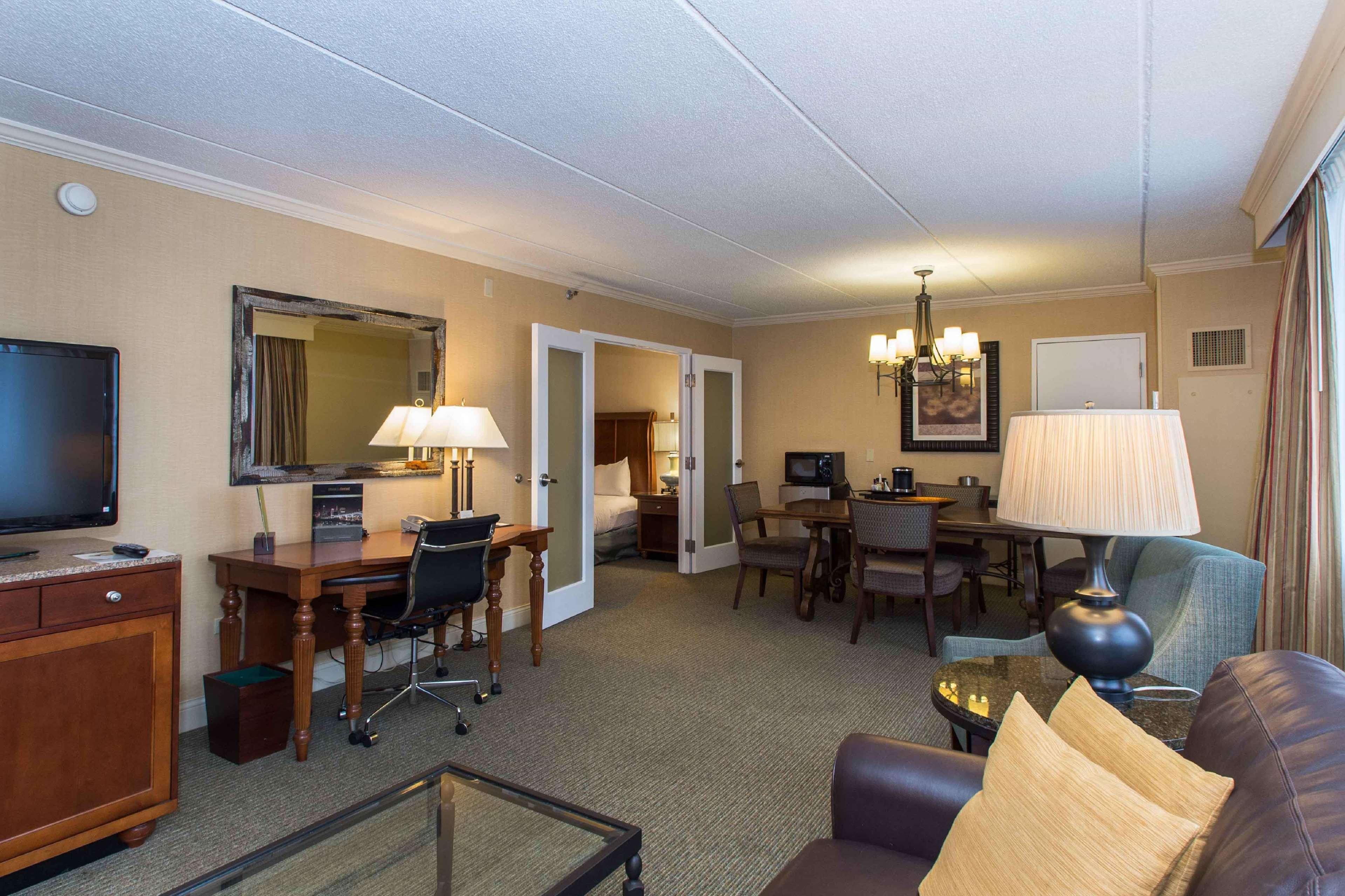 Doubletree By Hilton Cleveland East Beachwood Εξωτερικό φωτογραφία