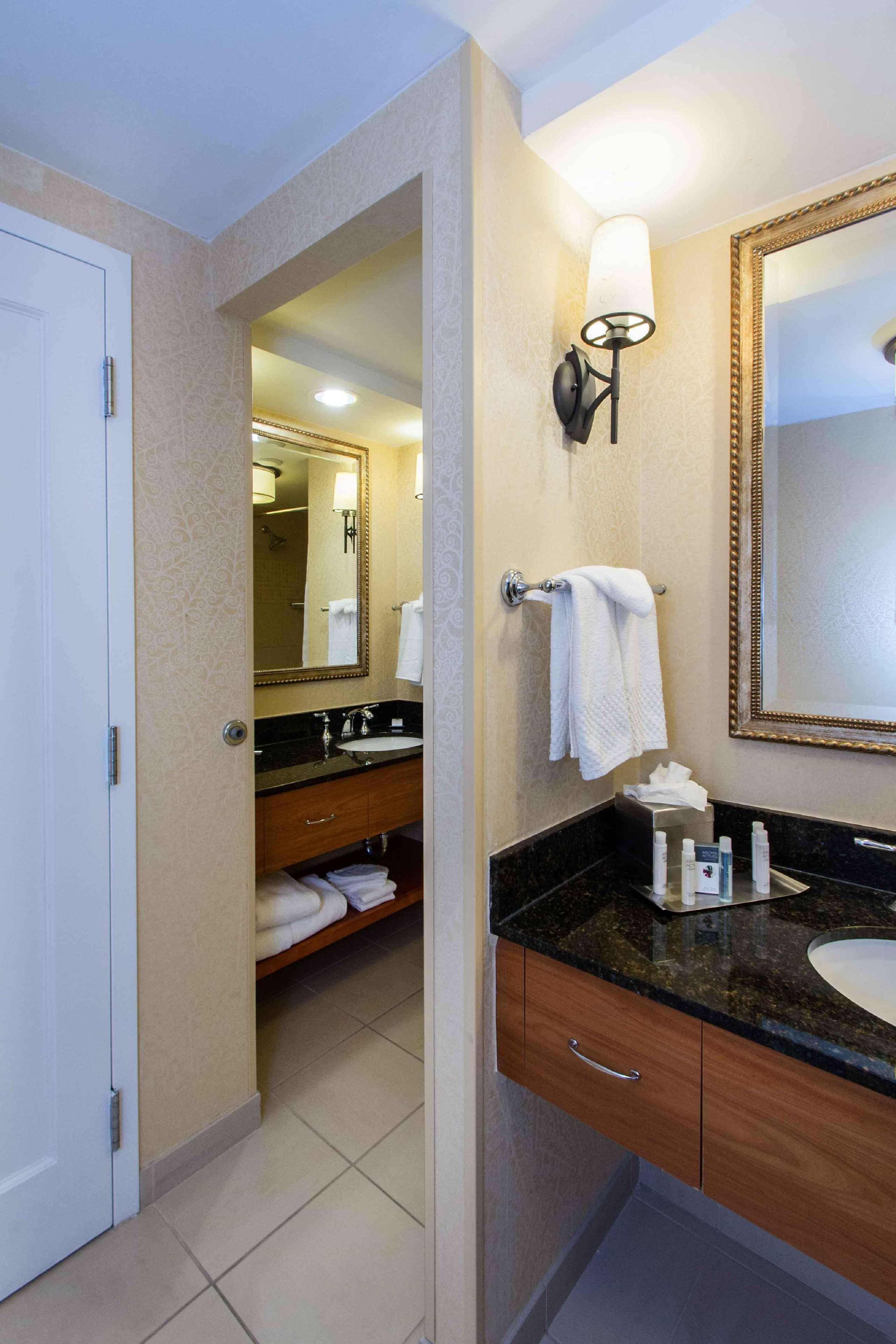 Doubletree By Hilton Cleveland East Beachwood Εξωτερικό φωτογραφία