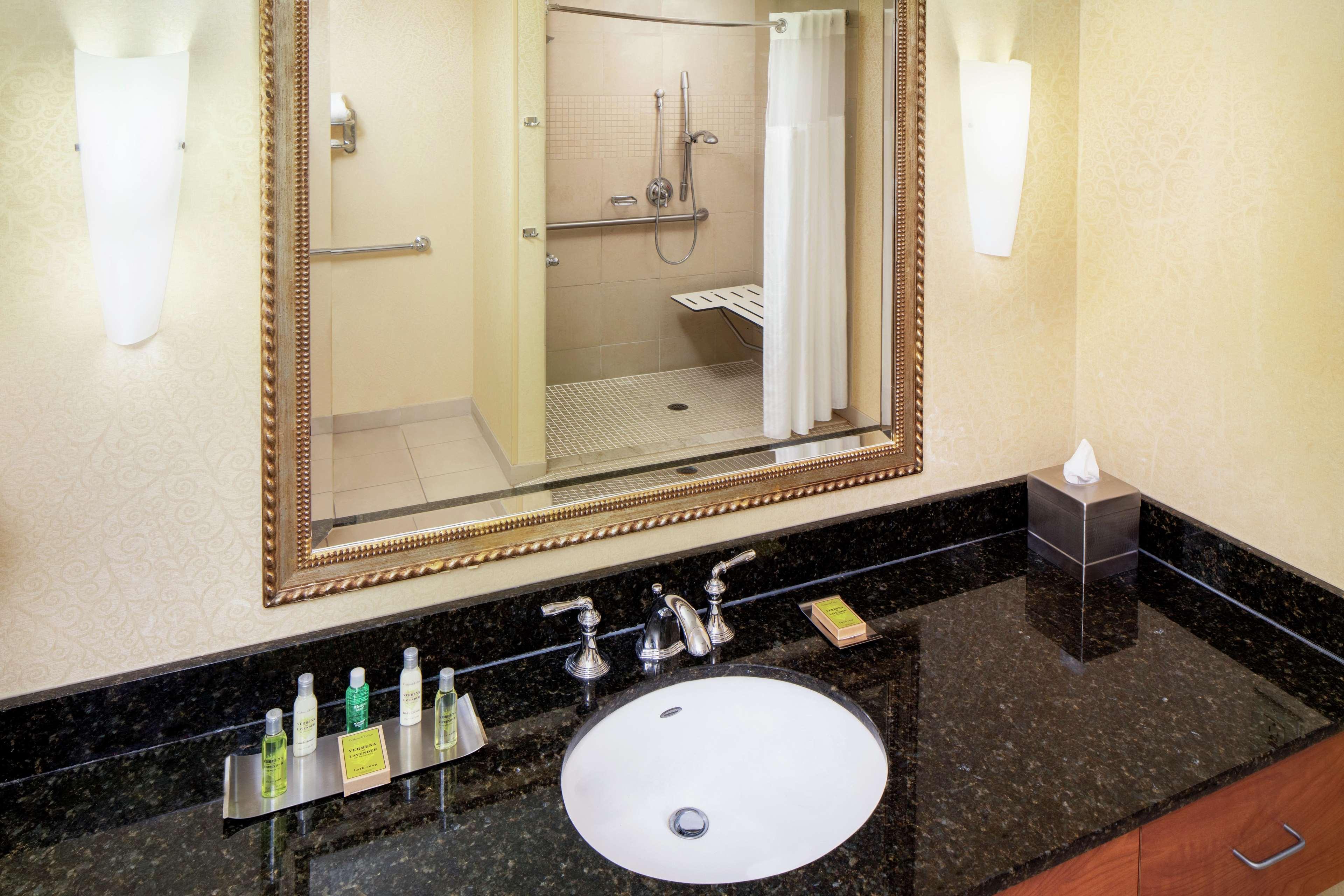 Doubletree By Hilton Cleveland East Beachwood Εξωτερικό φωτογραφία
